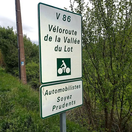 Les Volets Rouges Hébergement de vacances Saint-Laurent-dʼOlt